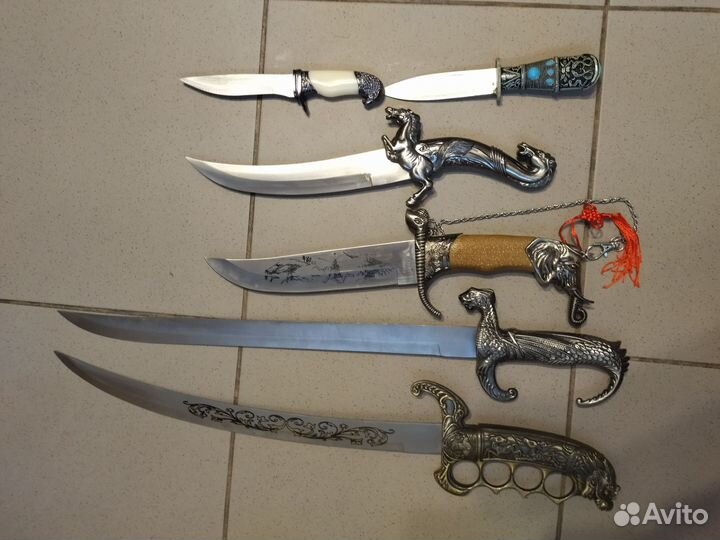 Пластиковые сувенирные мечи