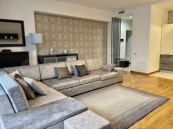 2-к. квартира, 90 м², 5/10 эт.