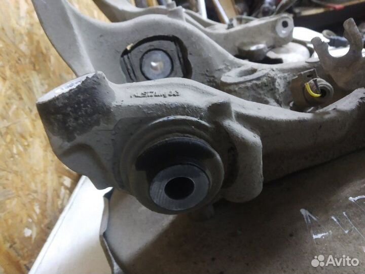 Кулак задний Audi A4 B8