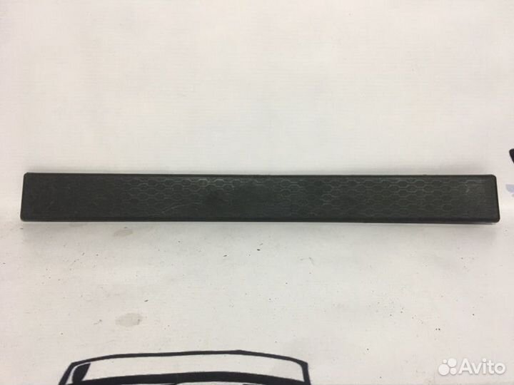 Накладка порога внутренняя передняя левая