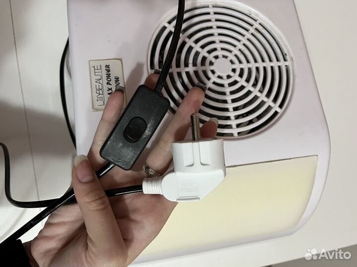 Стол для маникюра с пылесосом с лампой