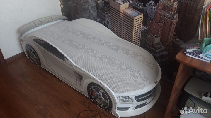 Детская кровать машинка