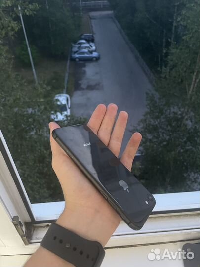 Телефон iPhone 8 64 gb