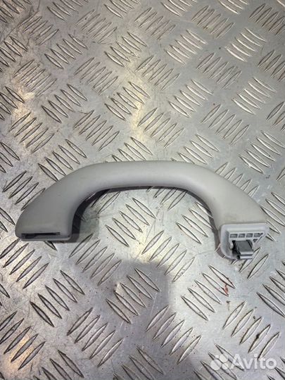Ручка внутренняя потолочная передняя Skoda Octavia