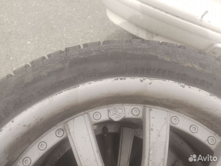 Колеса в заборе r18