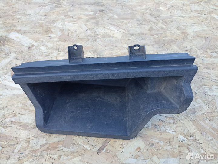 Карман багажника задний правый Toyota Avensis