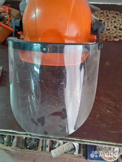 Каска защитная с щитком