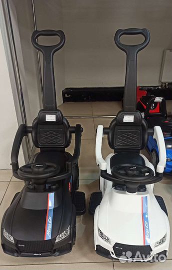 Машинка толокар с ручкой