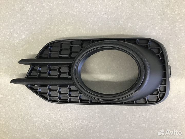 Рамка противотуманой фары левой VW Tiguan 2011-201