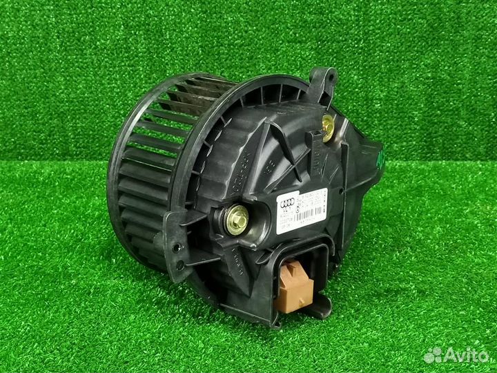 Мотор отопителя Audi A4 (8E B7) 2005-2008