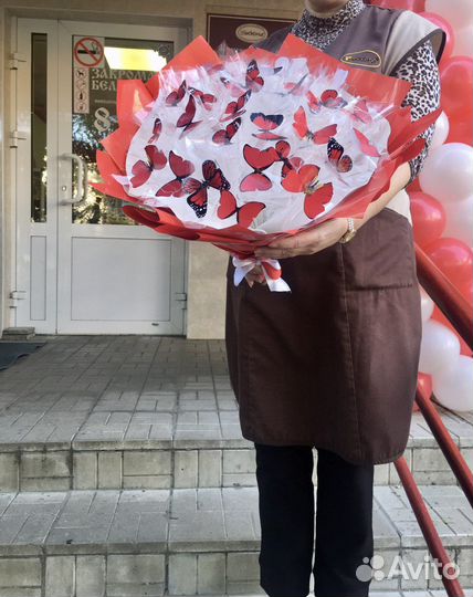 Светящийся букет из 31 бабочки