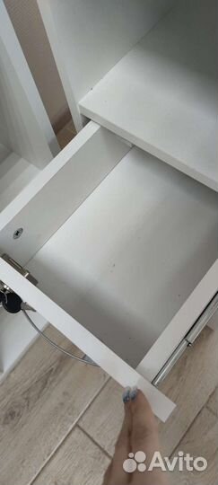 Маникюрный стол