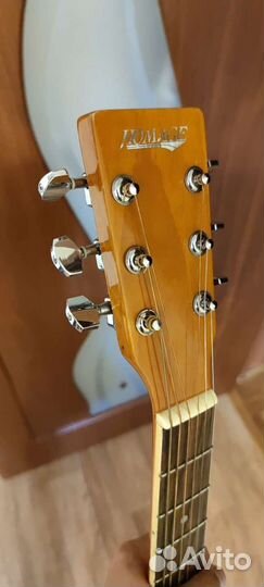 Отличная акустическая гитара Homage