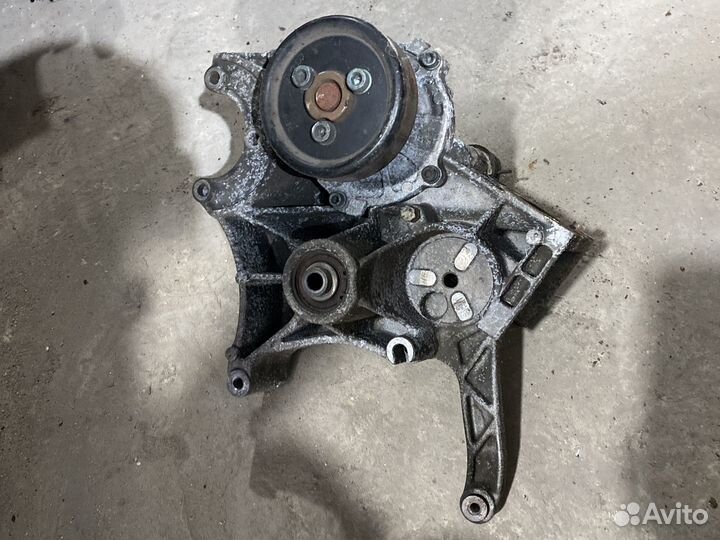 Кранштейн 028903143AF 1.9tdi Passat Audi