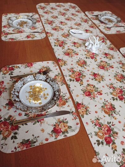 Дорожка на стол (плюс четыре салфетки)