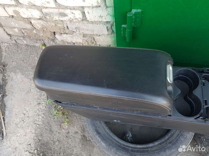 Подлокотник Mazda CX-7 (2006-2012)