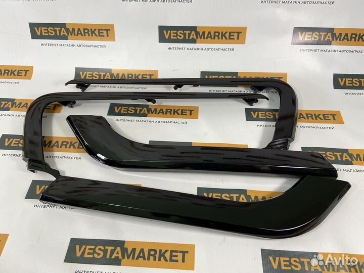 Молдинги бампера веста чёрный лак