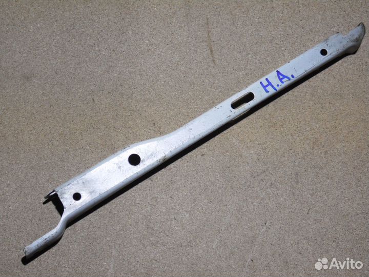 Планка кузова Тойота Приус 50