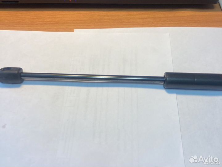 Амортизатор багажника hyundai santa FE