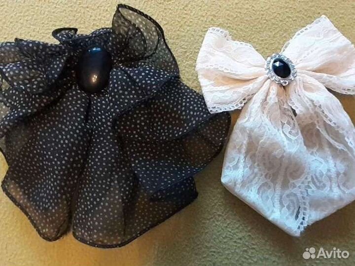 Жабо, бабочки