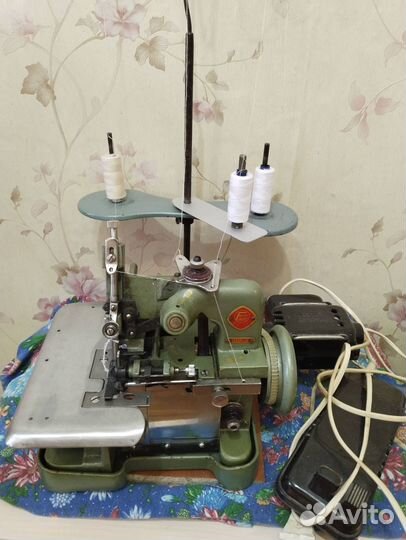 Швейная машинка оверлок