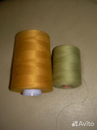 Нитки, пуговицы и другая фурнитура