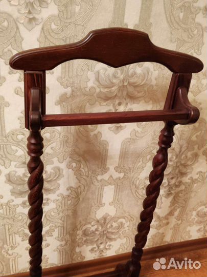 Вешалка напольная. Деревянная