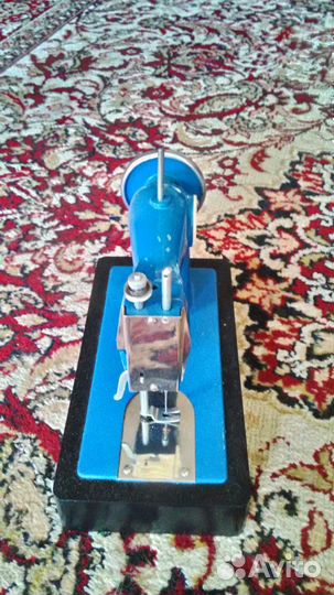 Детская швейная машинка фирмы 