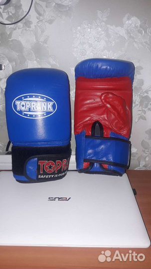Боксерские перчатки