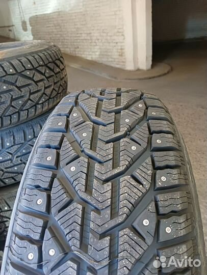 Tigar SUV Ice 215/65 R17