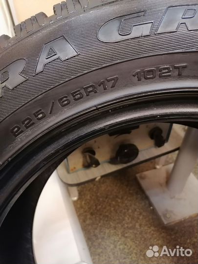 Goodyear UltraGrip 500 225/65 R17 102T