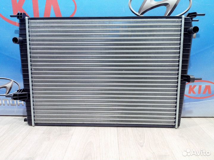 Радиатор охлаждения двигателя основной Renault flu