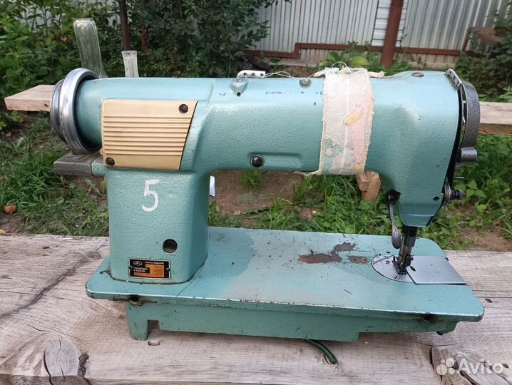 Швейная машинка производственная