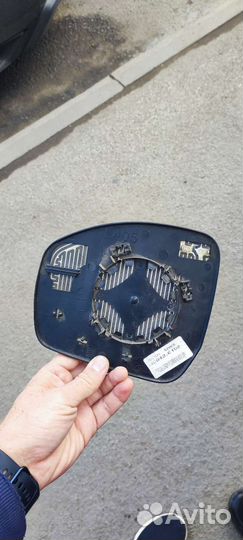 Зеркальный элемент пр на Range Rover Vogue 2014