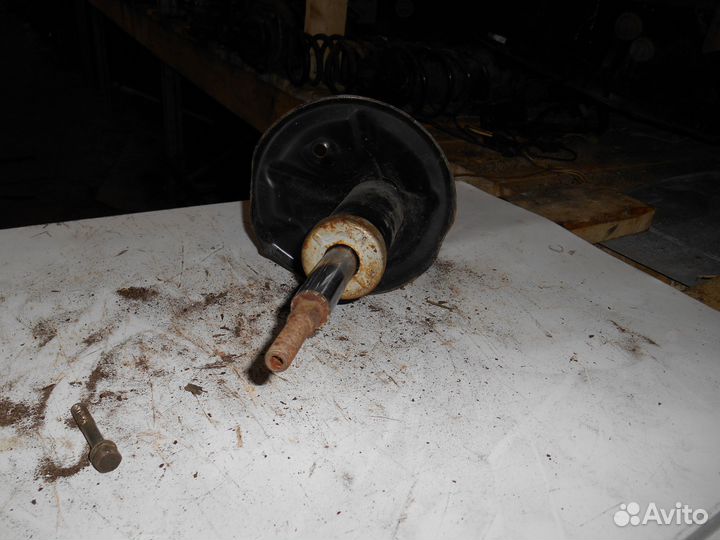 Стойка передняя Fiat Tokico A3012