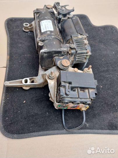 Блок клапанов подвески Audi Q7 4L 2005-2015