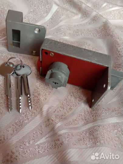 Дверной замок накладной