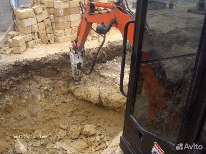 Экскаватор мини с гидромолотом, гидробуром