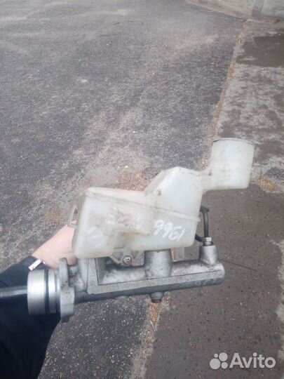 Продам цилиндр тормозной главный на Тойота Ноах