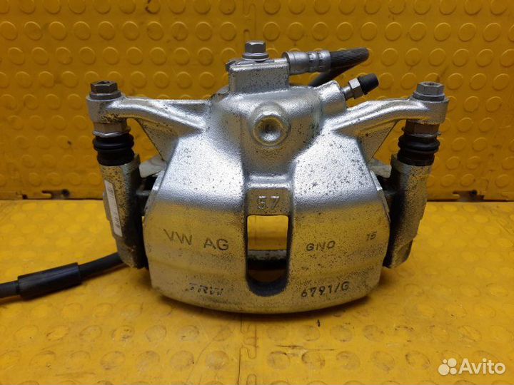 Суппорт тормозной передний правый Skoda Karoq djka