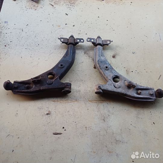 Рычаг передний правый левый Мазда 323