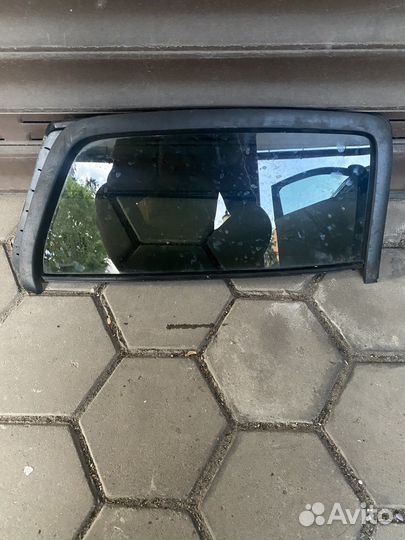 Форточка задней правой двери Volkswagen Tiguan