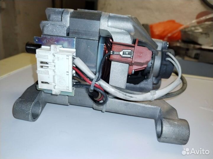 Двигататель стиральной машины Indesit Ariston