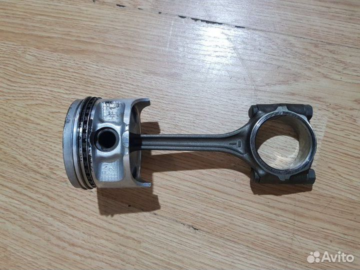 Поршень с шатуном Honda Civic EJ9 D14A1 1996