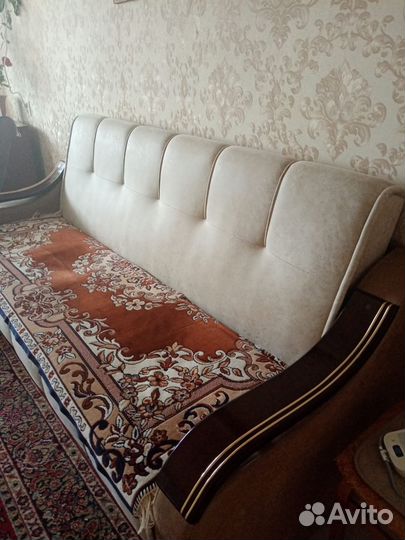 Диван бу книжка