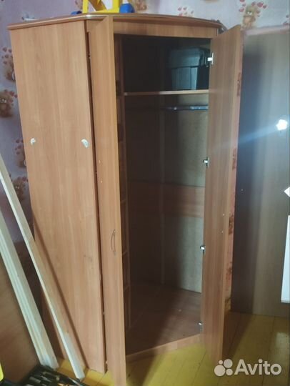 Угловой шкаф