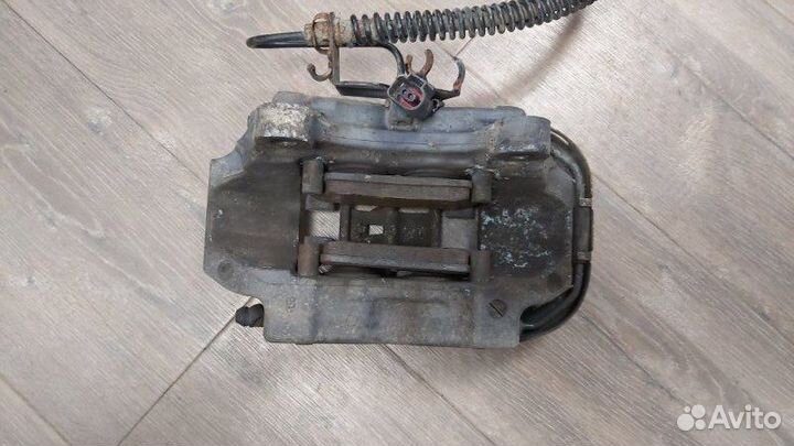 Суппорт задний левый Volkswagen Touareg 1 4.2 2006