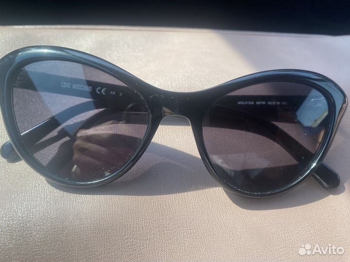 Солнцезащитные очки Love Moschino