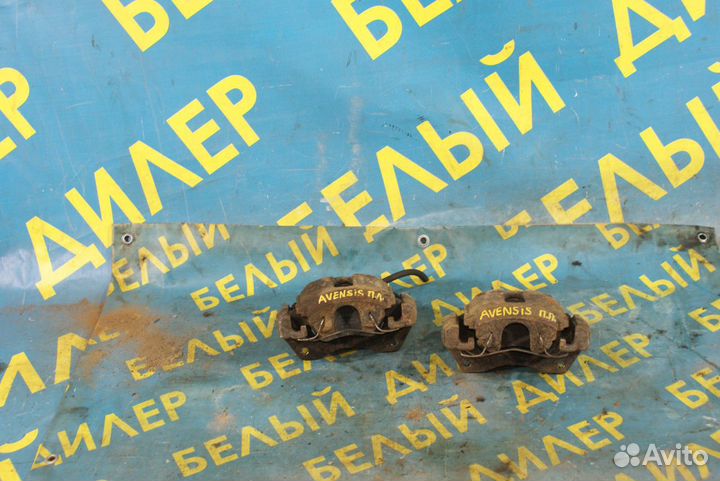 Передний суппорт + скоба Toyota Avensis