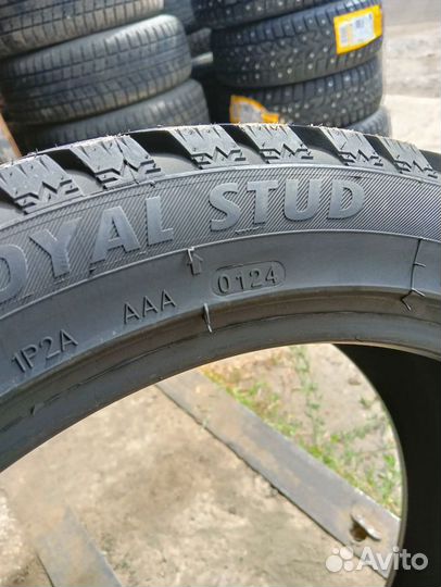 Royal Black Royal Stud 225/45 R17